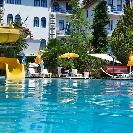 Silver Pine Hotell 3*