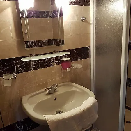 Отель Silver Pine 3*